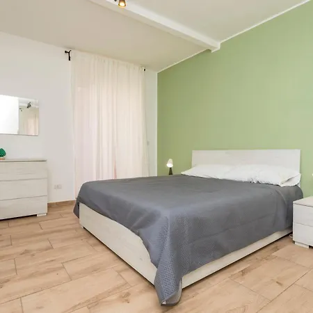 Eleven Holidays Apartment